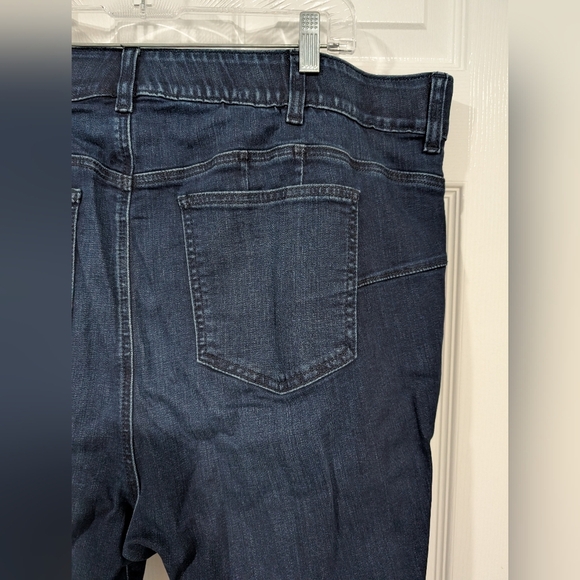 Torrid Dark Wash Bombshell Flare High-Rise Jean in Size 24 S (Short) - Picture 10 of 15